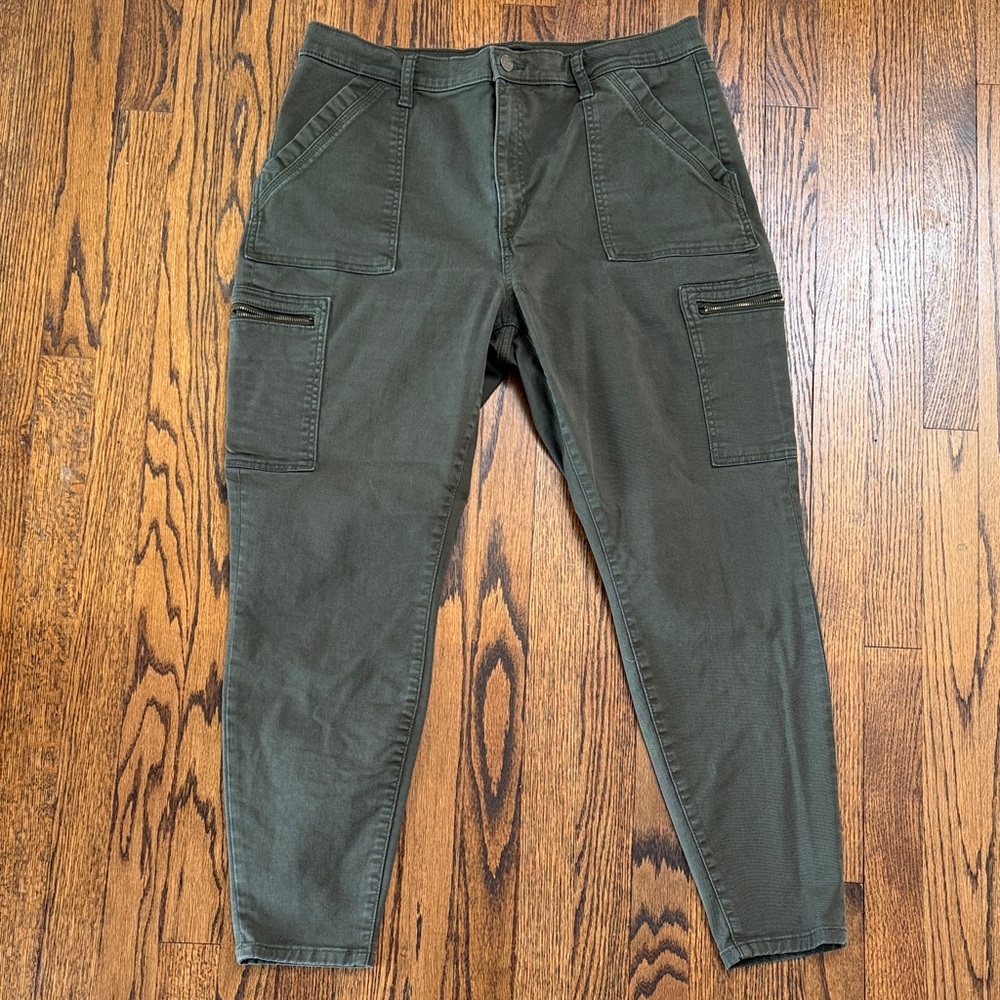 B36 Banana Republic Women’s 32/14 Dark Olive Skinny Utility Cargo Pants